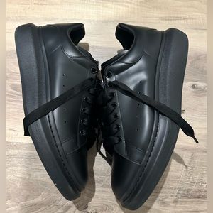 ALEXANDER McQUEEN WORN ONCE BRAND NEW CONDITION.